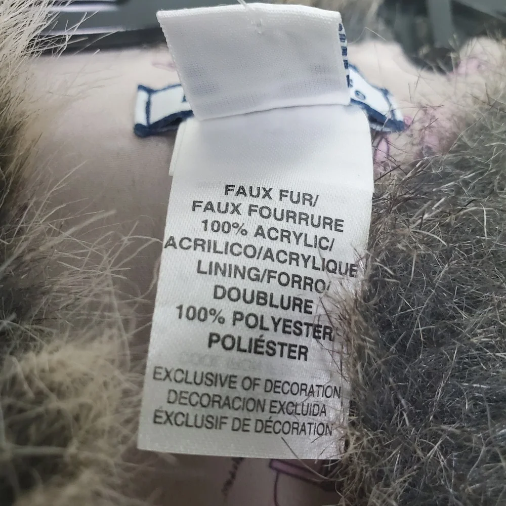 nwt Hartstrings Grey Faux Fur Shawl with Black Bow and Button Paris Eiffel Tower